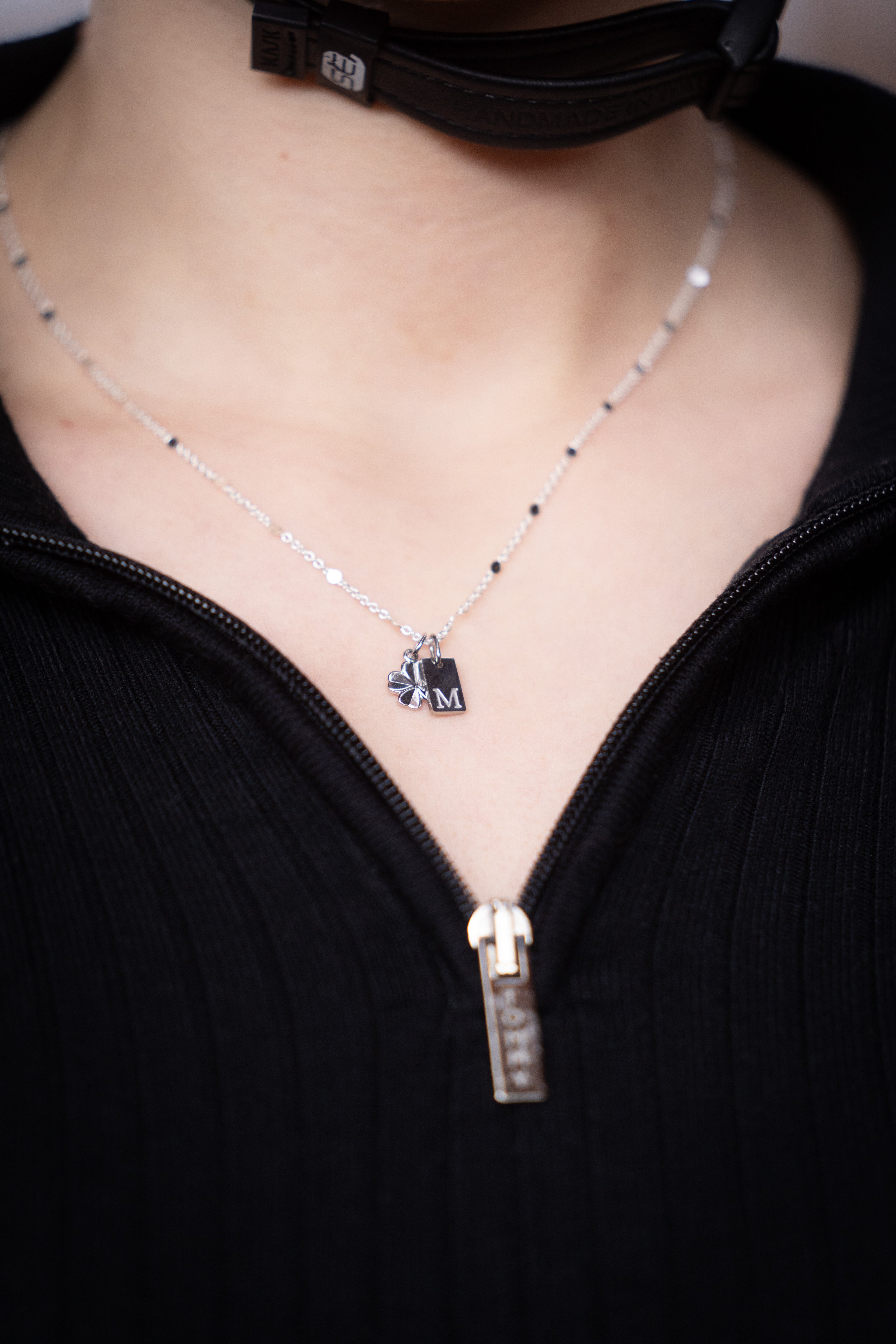 Kette mit Mini Charm & Letter Tag